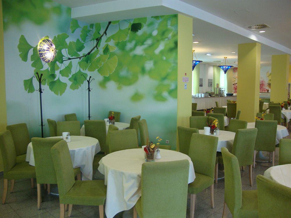 Lenas Donau Hotel Vienna
