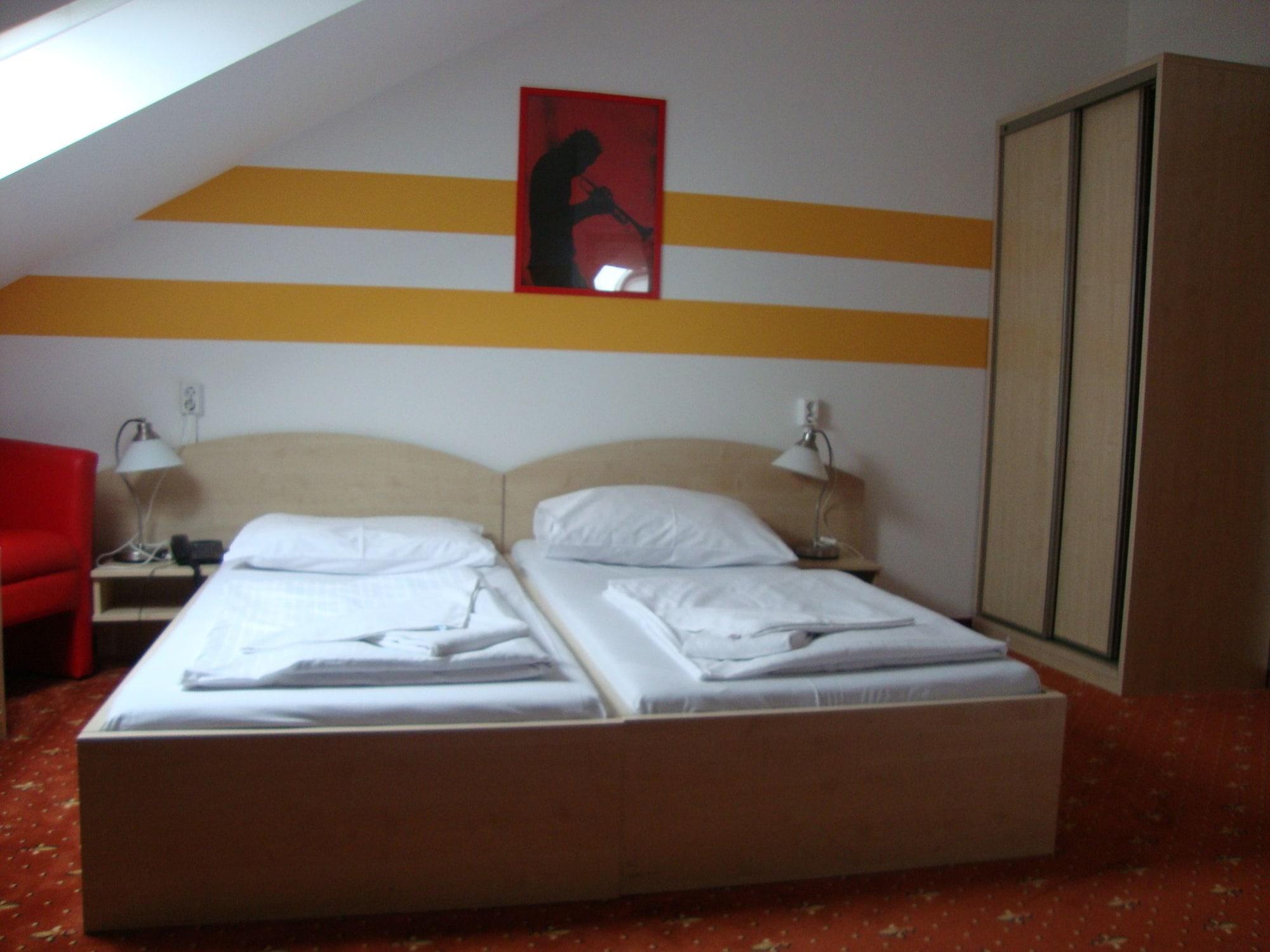 Lenas Donau Hotel Vienna