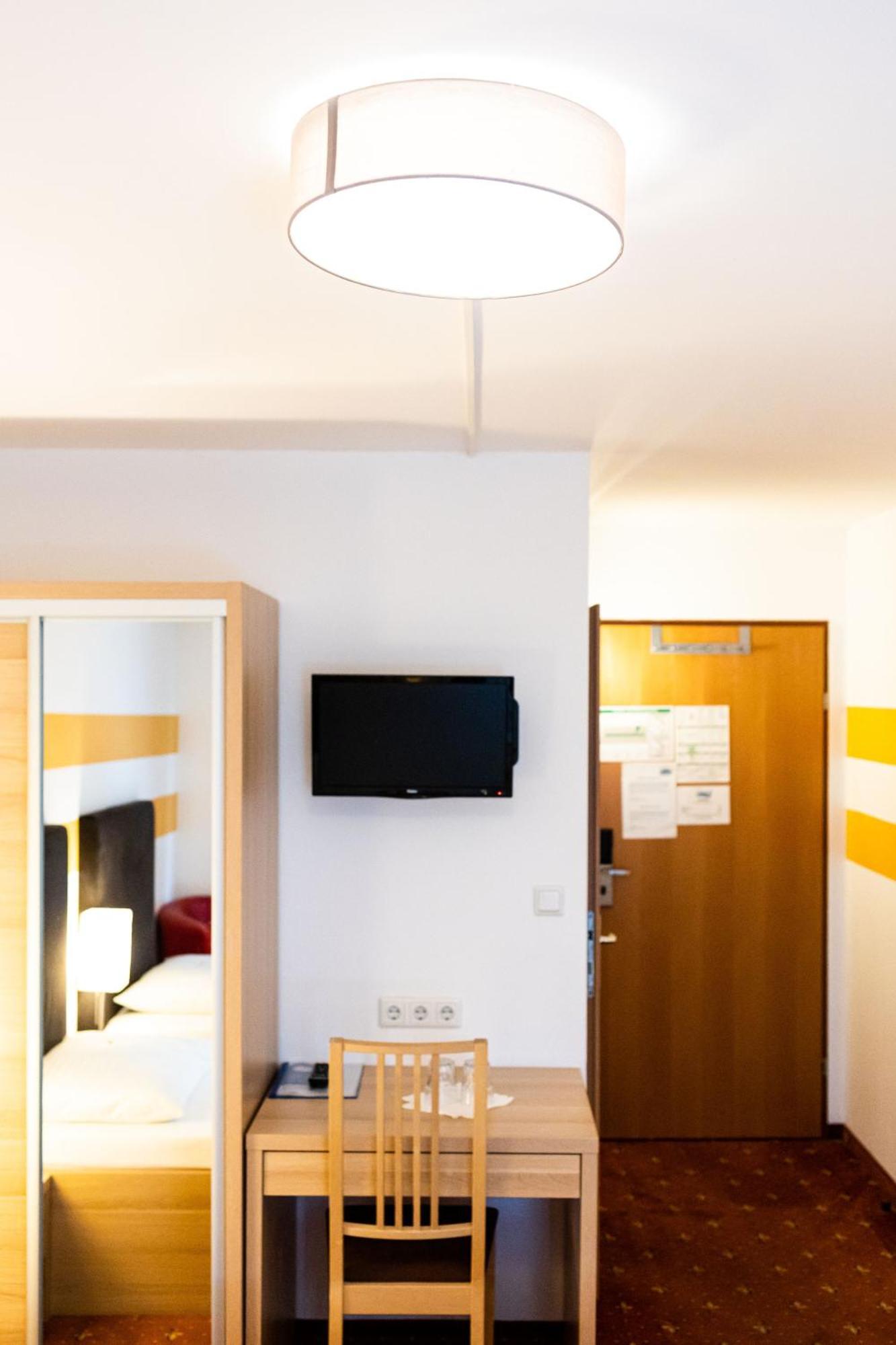Lenas Donau Hotel Vienna